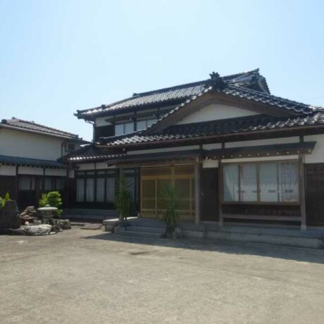 100年以上経過した枠の内の再利用された日本家屋