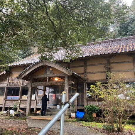 お寺を宿泊施設へ！推定築100年の社寺建築