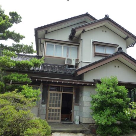 羽咋郡志賀町　納屋付 広々な土地が魅力の日本家屋【売却】