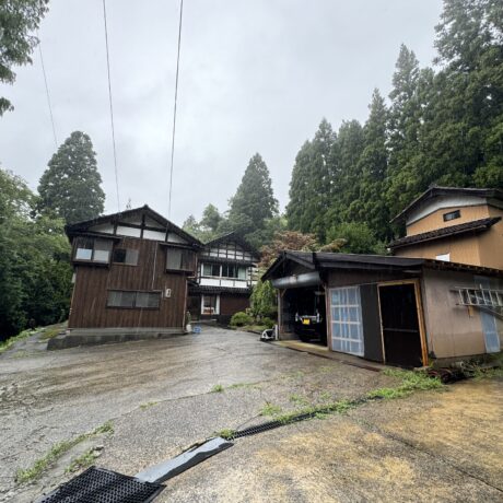 珠洲市上戸町　里山に佇む築100年の古民家【売却希望】