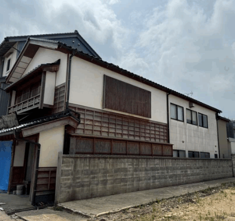 目の前が旧漁港！穏やかな暮らしが叶う築57年の家