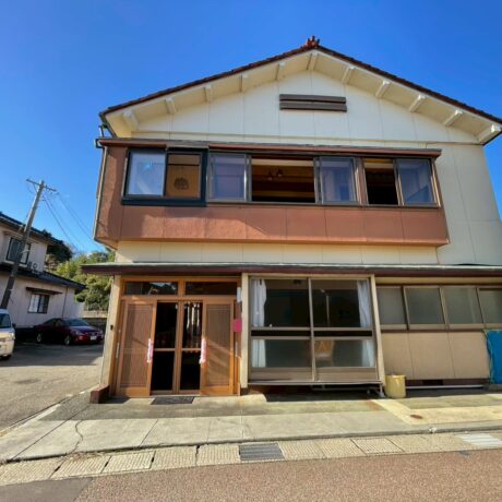 七尾市石崎町　大工のこだわりが息づく、即入居可能な一棟