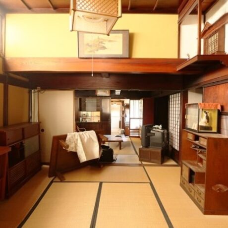 【村上市岩船三日市】岩船港と岩船海水浴場至近の雰囲気ある格子面の町屋造り